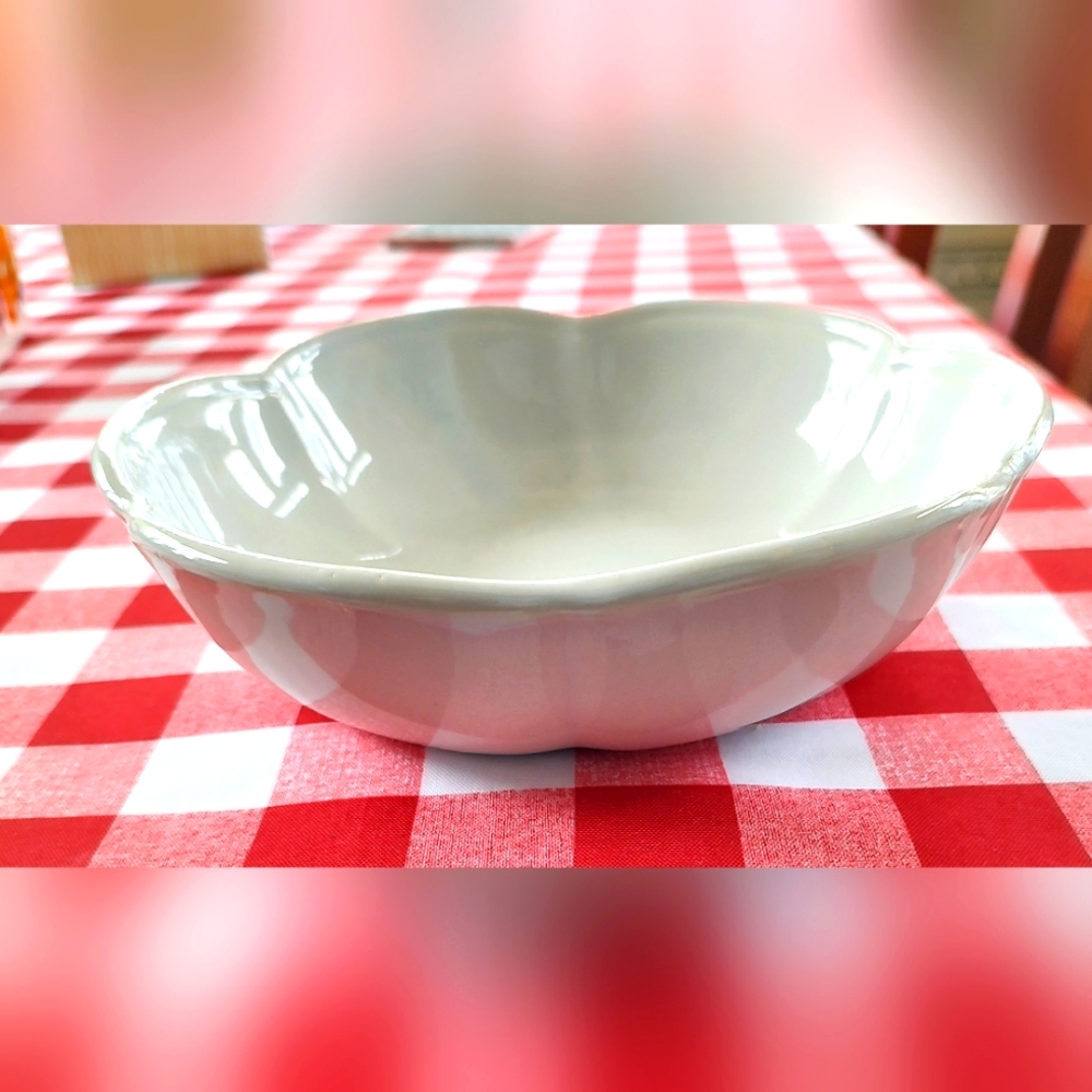 McCoy Pottery 8 inch serving bowl (vintage)